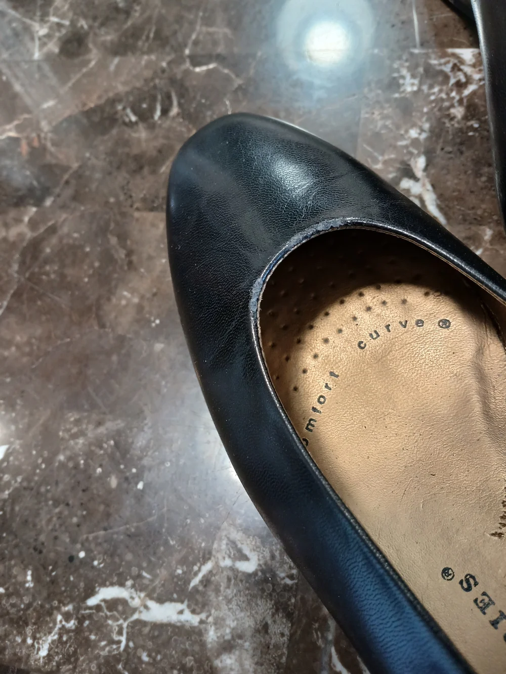 Hush Puppies Black Leather Slip-On 1.5